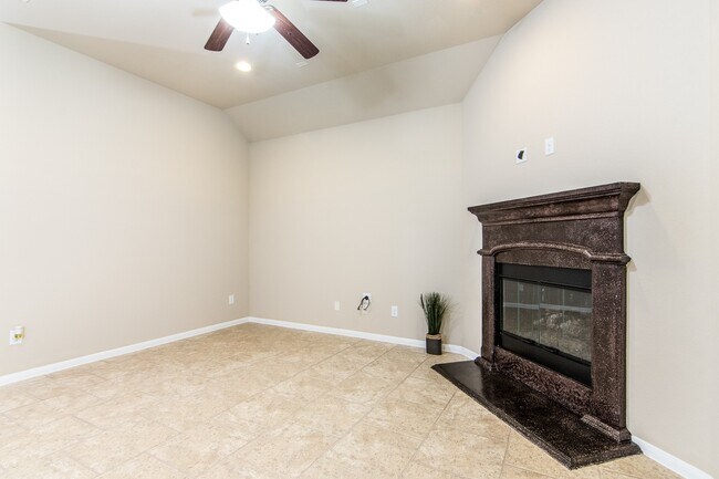 Building Photo - 7479 Durango Creek Dr