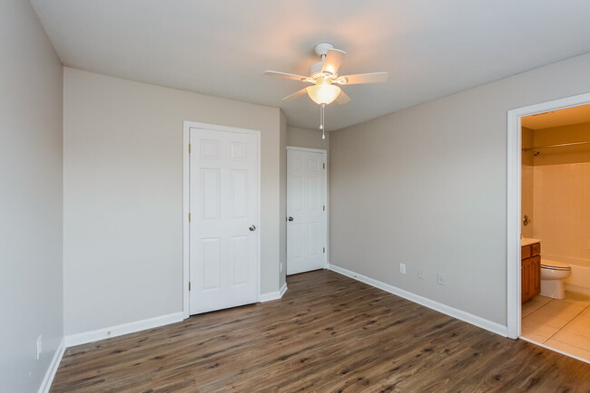 Building Photo - 2408 Hyde Park Ct