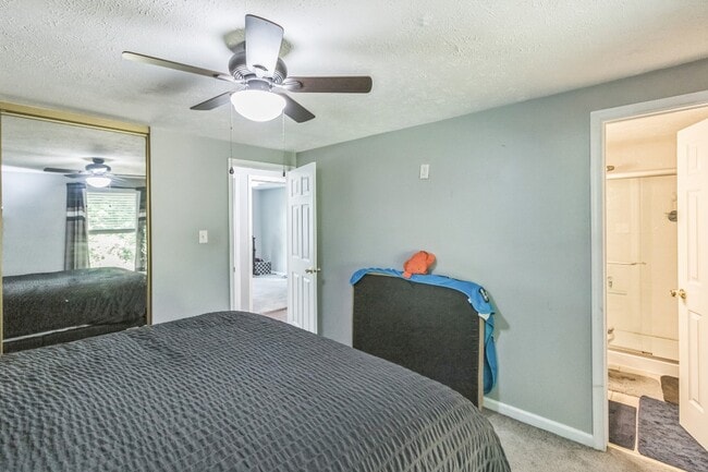 Building Photo - 15337 Edgehill Dr