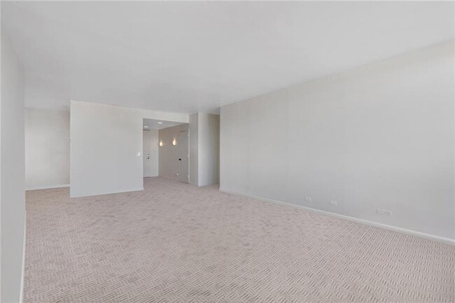 Building Photo - 2575 Peachtree Rd NE