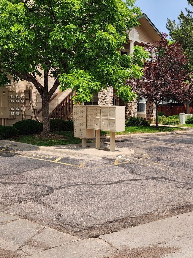 Building Photo - 4005 S Dillon Way