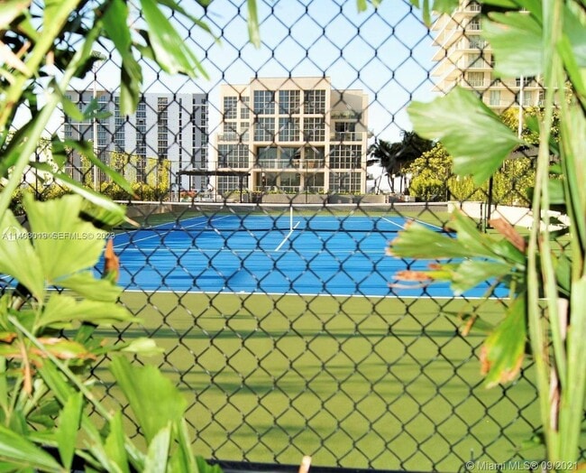 Building Photo - 121 NE 34th St