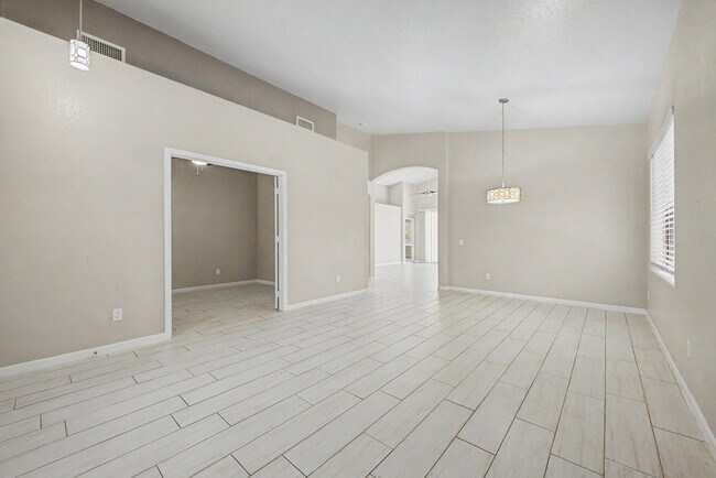 Building Photo - 1331 W Blue Ridge Ct