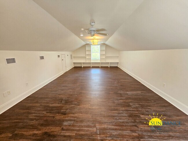 Building Photo - 360 Tradewinds Dr