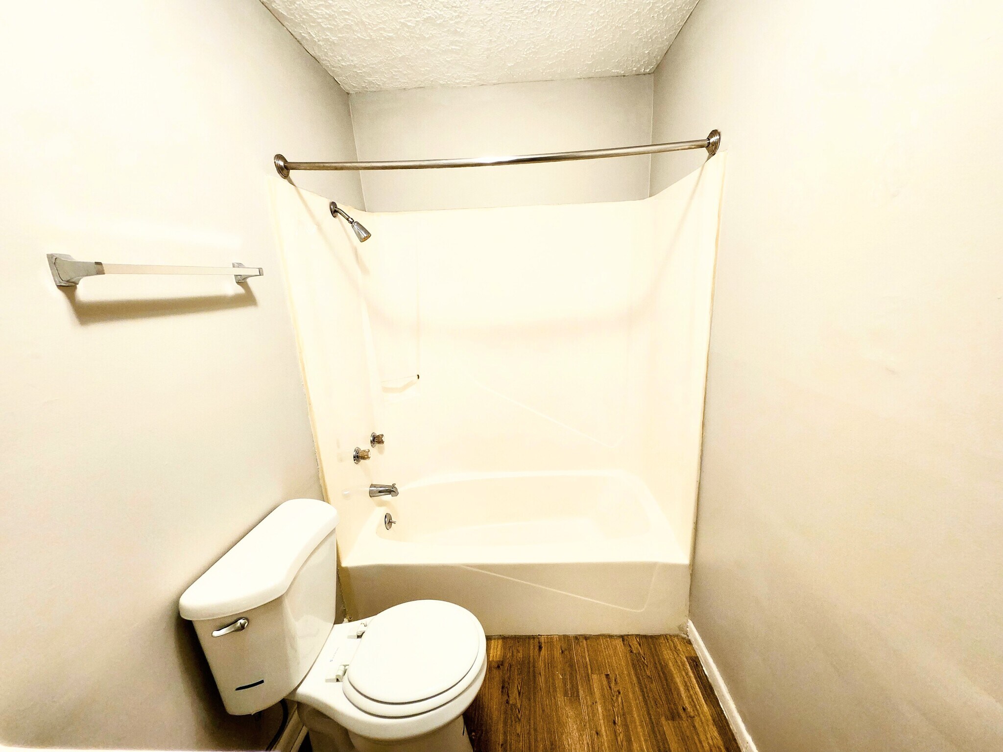 Building Photo - 5230 Beach Dr