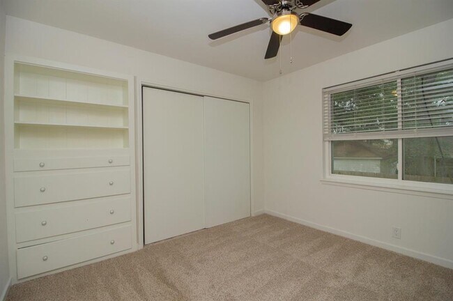Building Photo - 7 Woody Creek Dr