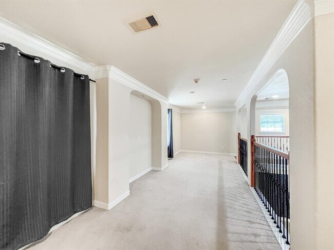 Building Photo - 5715 Ladonia St