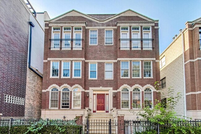 Primary Photo - 3042 N Oakley Ave