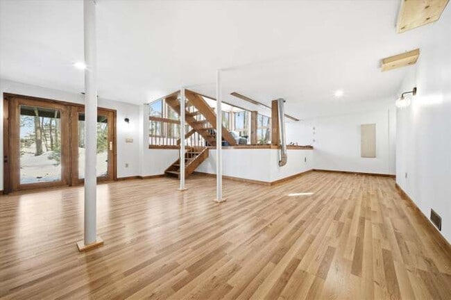 Building Photo - 105 Middle Rd