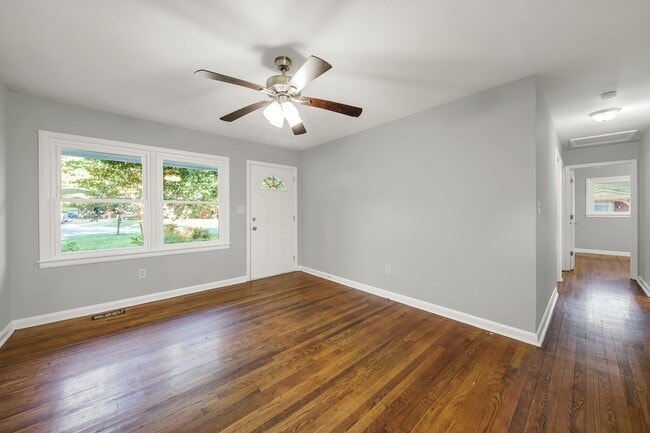 Building Photo - Lovely Three Bedroom Home in Monroe!