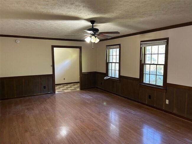 Building Photo - 1530 Oleander Dr SW