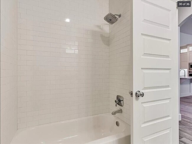 Building Photo - 2605 NE 14th St