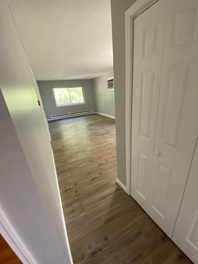 Building Photo - Remodeled 2 Bedroom Apt in Columbia, MO