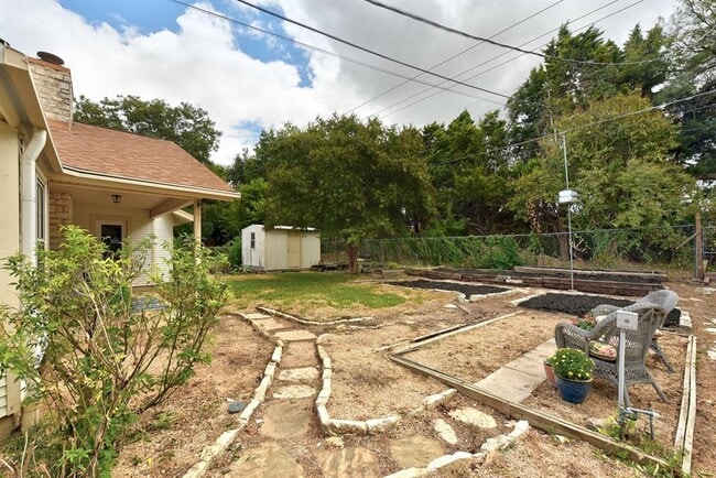 Building Photo - 1109 Nottingham Hill Rd