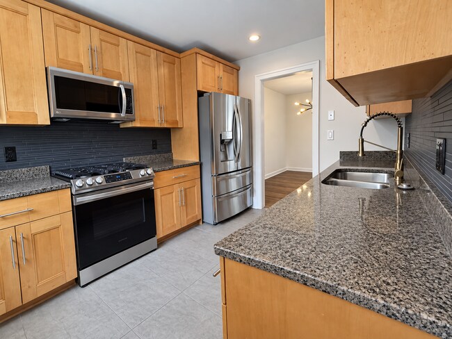Building Photo - 1106 N 49th Ave