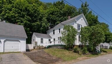 Building Photo - Beatiful 4 Bed Downtown Bath House