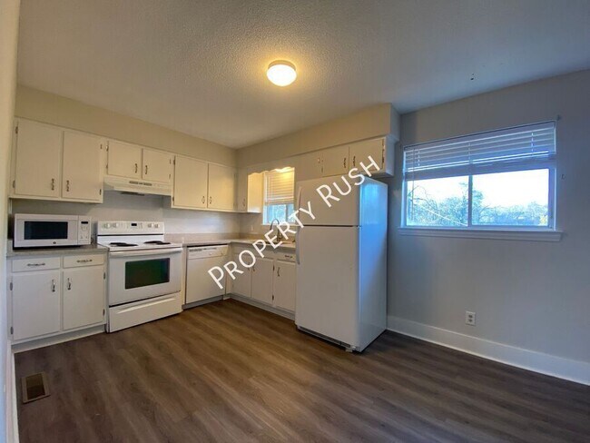 Building Photo - 4727 Tessie Ln