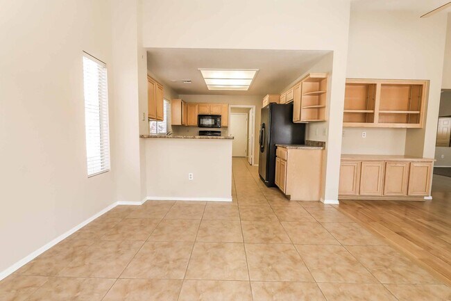 Building Photo - Sun City Summerlin - Golf Course Community...