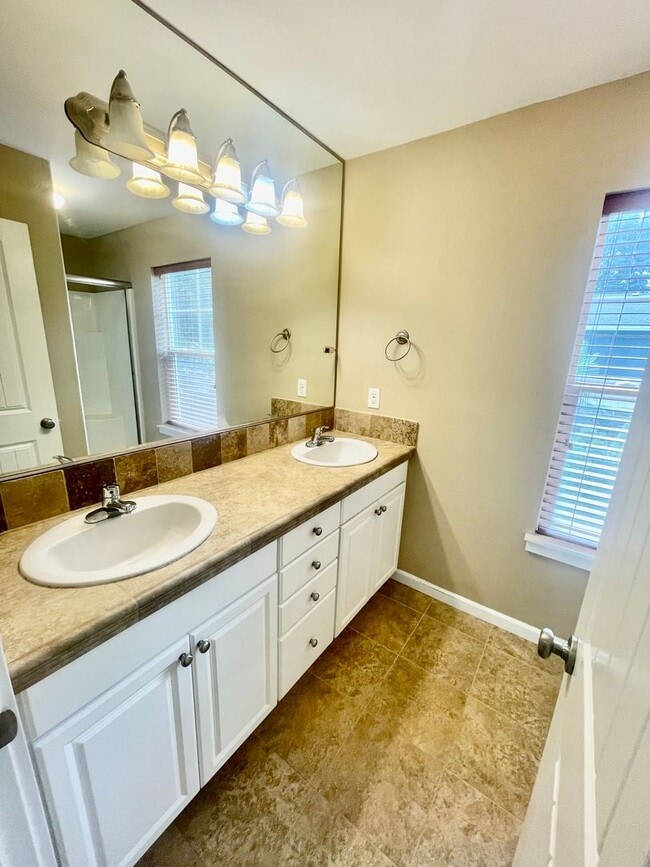 Building Photo - Well Appointed, Open Floor Plan 3-bedroom, 2.5-bathroom home in Beaverton