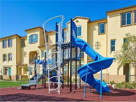 Building Photo - Newer Townhouse for lease in Eastvale.