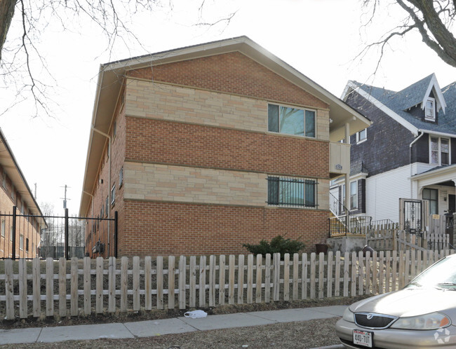 Building Photo - Parkview 822
