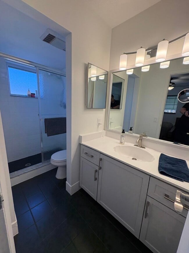 Building Photo - 2161 NE 1st Ct