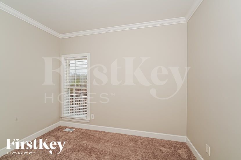 Building Photo - 136 Silverstone Ln