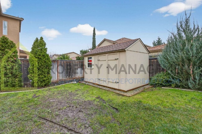 Building Photo - Spacious Elegance Awaits: 4-Bedroom Home with Hardwood Floors in Elk Grove!