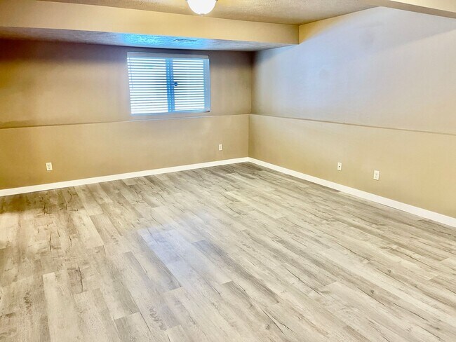 Building Photo - New on the Market!