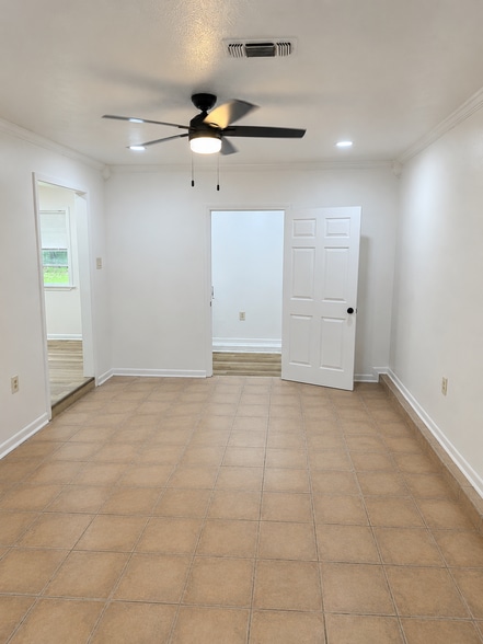 Building Photo - 113 Mimosa Dr