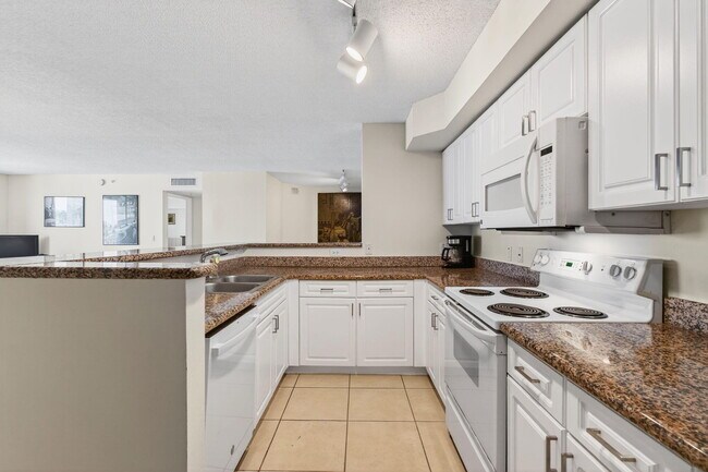 Building Photo - 3606 S Ocean Blvd