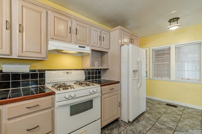 Building Photo - 416 Alexander Hamilton Dr