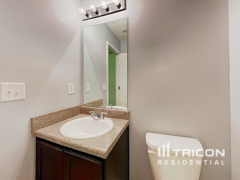 Building Photo - 3323 Lowland Dr