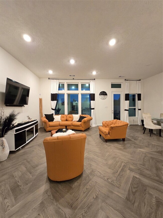 Building Photo - 15330 Silver Breeze Ln