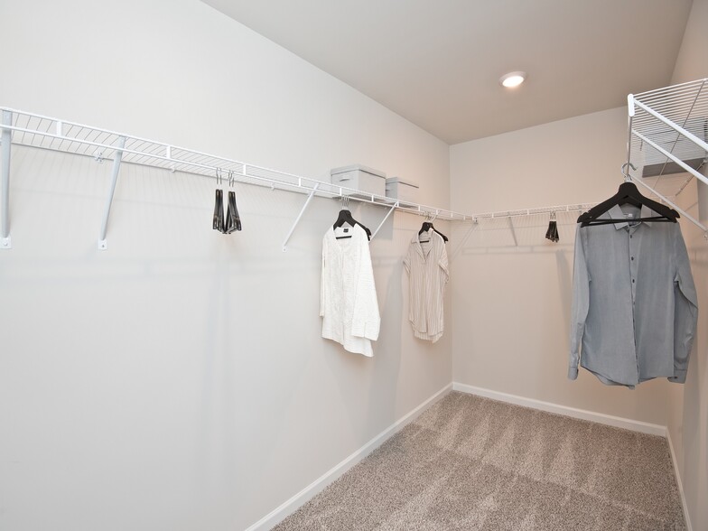 Building Photo - 1585 Villageside Ct
