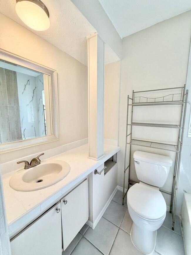 Building Photo - Roppo (561 SWB)