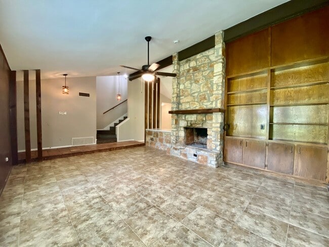 Building Photo - 7219 Scenic Brook Dr