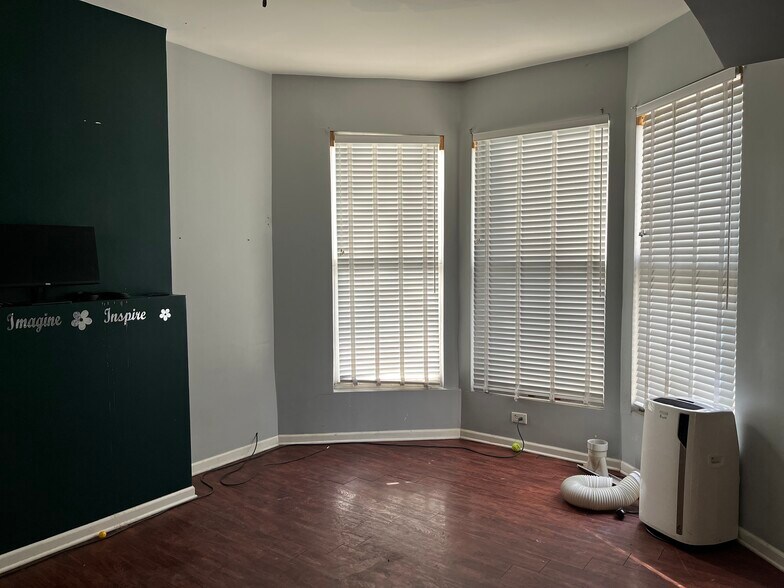 Building Photo - 2115 S Central Park Ave