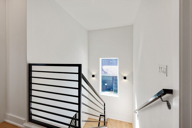 Building Photo - 1203 W 22nd St