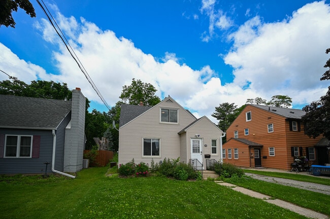 Building Photo - 1221 8th Ave NW