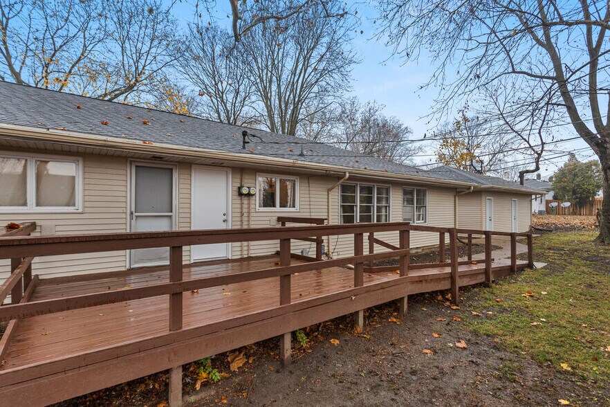 Building Photo - 1320 Alms Dr