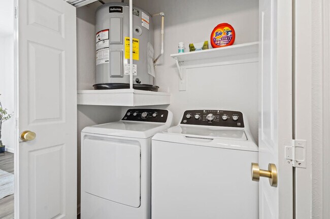 Building Photo - 2929 Kings Rd