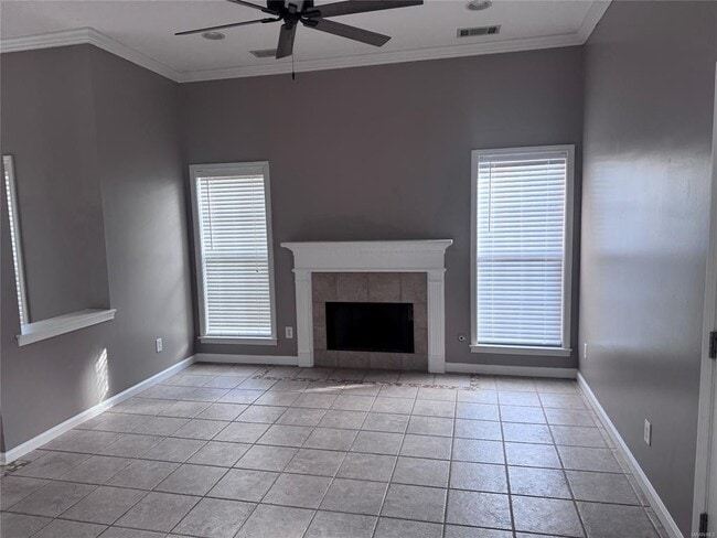 Building Photo - 1924 Dundee Dr