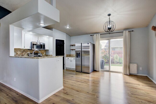 Building Photo - Welcome to this charming 3 bedroom, 2 bathroom home located in Nampa, ID.