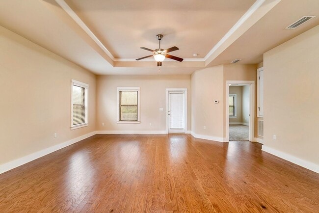 Building Photo - 9879 Volterra Ave