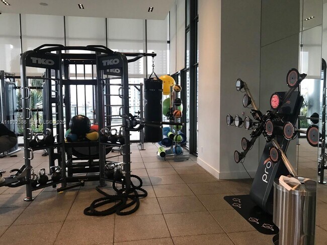 Building Photo - 1600 NE 1st Ave