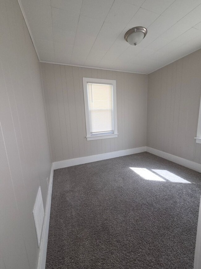 Building Photo - Cute 3 Bedroom Bungalow