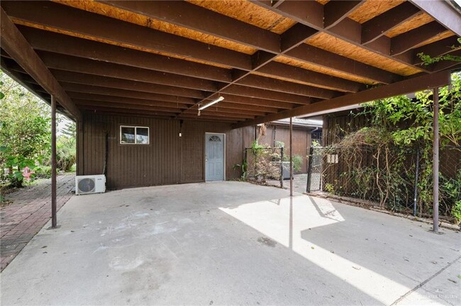 Building Photo - 2625 Village Dr