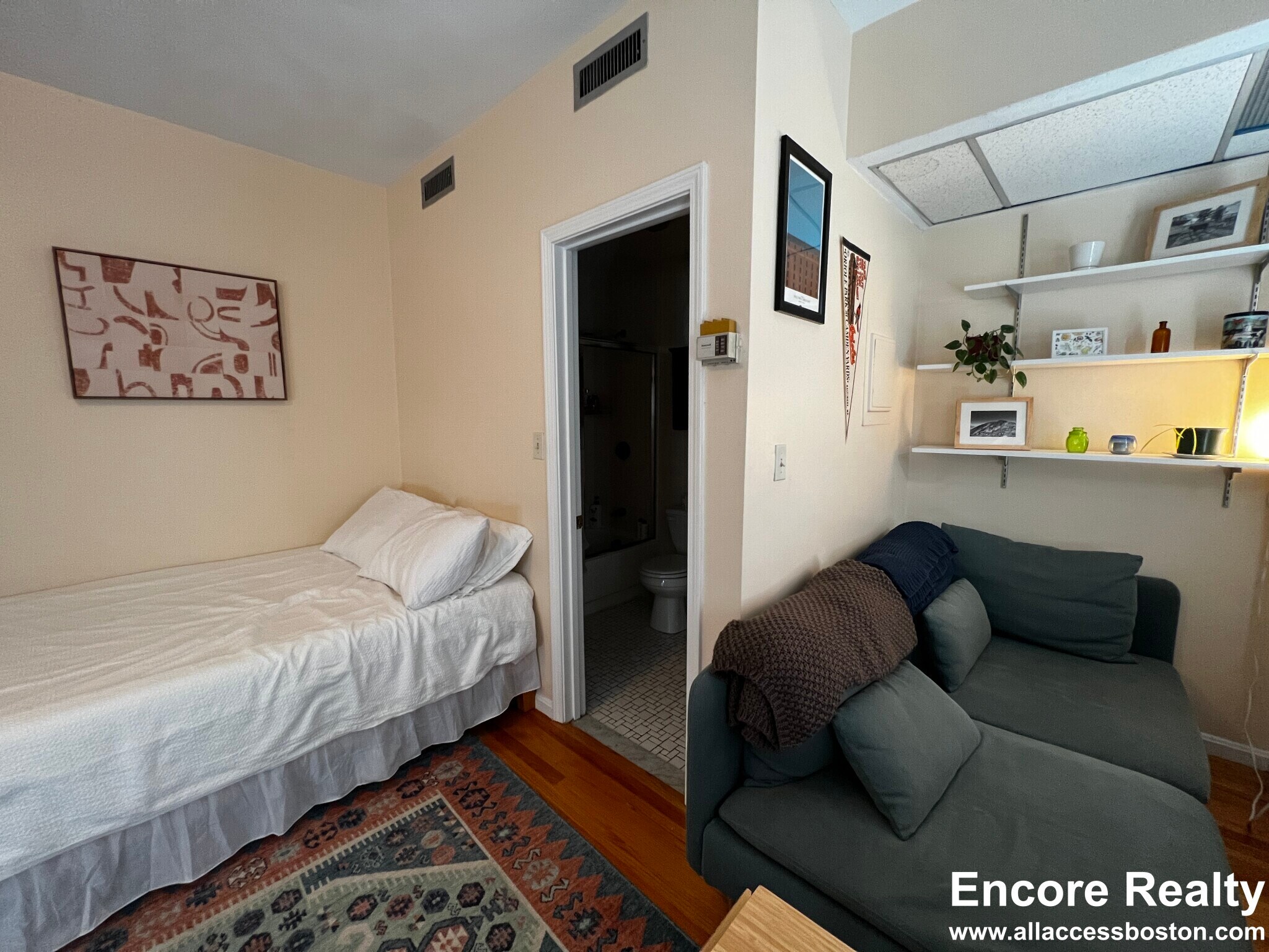 Building Photo - 32 Gordon St