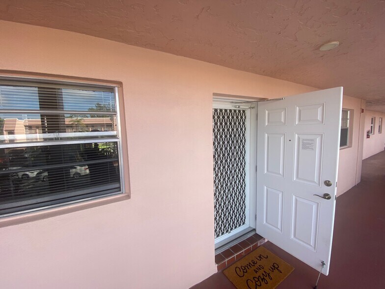 Entrance - 190 Turtle Lake Ct